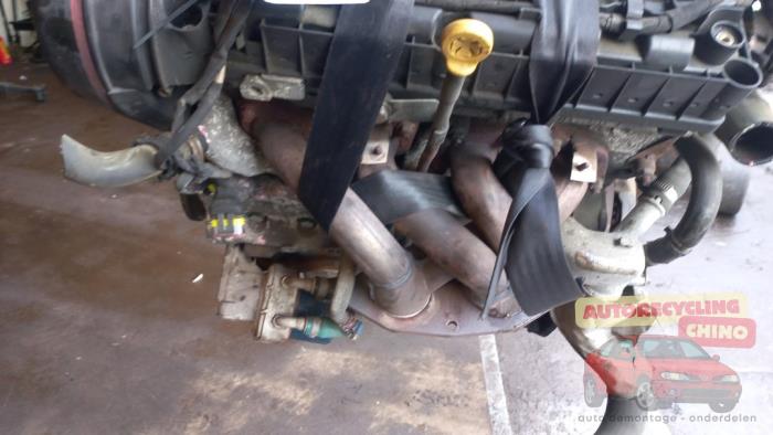 Motor van een Alfa Romeo 156 (932) 1.8 Twin Spark 16V 2002