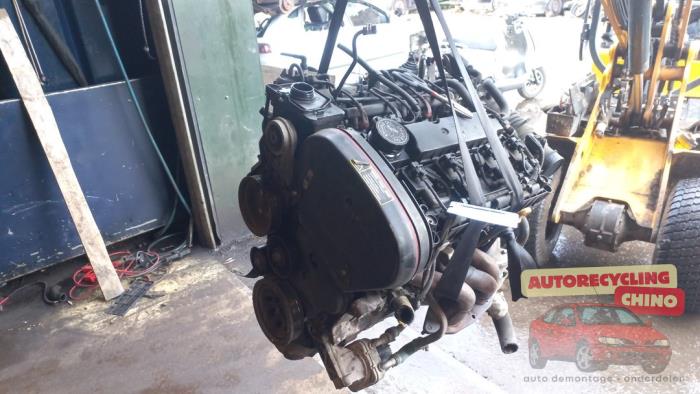 Motor van een Alfa Romeo 156 (932) 1.8 Twin Spark 16V 2002