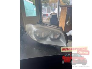 Gebruikte Koplamp rechts BMW 1 serie (E81) 116i 1.6 16V Prijs € 75,00 Margeregeling aangeboden door Autorecycling Chino B.V.