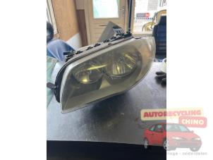 Gebruikte Koplamp links BMW 1 serie (E81) 116i 1.6 16V Prijs € 75,00 Margeregeling aangeboden door Autorecycling Chino B.V.
