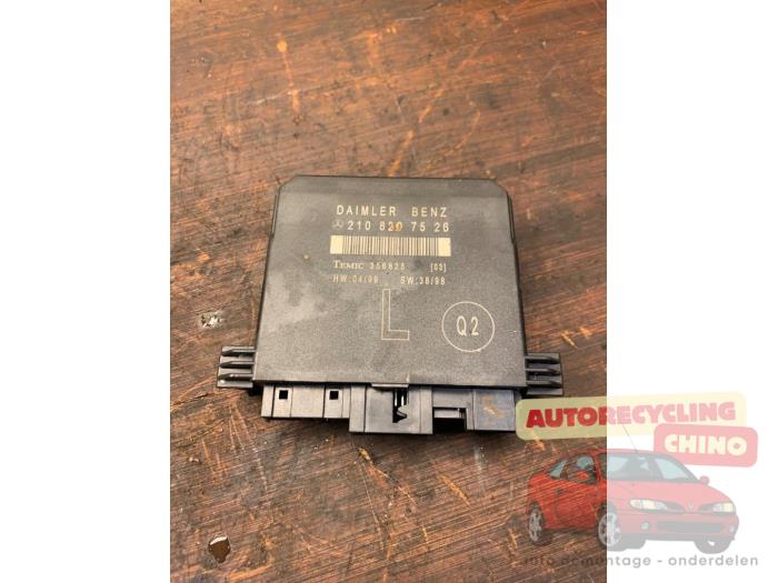 Gebruikte Module Airbag Mercedes E (W210) 2.2 E-220 CDI 16V Prijs € 25,00 Margeregeling aangeboden door Autorecycling Chino B.V.