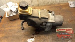 Gebruikte Pomp Servo Renault Laguna III Estate (KT) 2.0 16V Prijs € 120,00 Margeregeling aangeboden door Autorecycling Chino B.V.