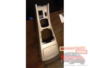 Gebruikte Middenconsoles Renault Laguna III Estate (KT) 2.0 16V Prijs € 50,00 Margeregeling aangeboden door Autorecycling Chino B.V.