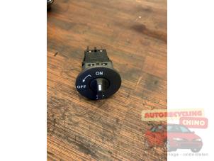 Gebruikte Airbag schakelaar Renault Megane III Grandtour (KZ) 1.2 16V TCE 115 Prijs € 9,99 Margeregeling aangeboden door Autorecycling Chino B.V.