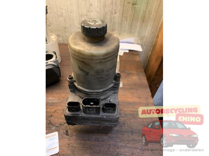 Gebruikte Pomp Servo Volkswagen Fox (5Z) 1.4 16V Prijs € 75,00 Margeregeling aangeboden door Autorecycling Chino B.V.