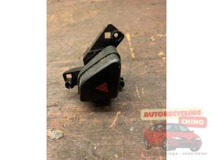 Gebruikte Alarmlicht Schakelaar Hyundai i30 (FD) 1.6 CRDi 16V VGT HP Prijs € 15,00 Margeregeling aangeboden door Autorecycling Chino B.V.