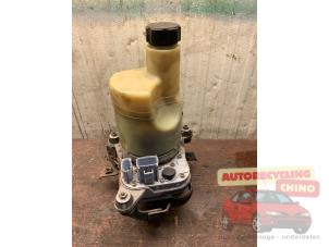 Gebruikte Pomp Servo Volvo C30 (EK/MK) 1.6 D 16V Prijs € 50,00 Margeregeling aangeboden door Autorecycling Chino B.V.