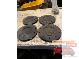 Gebruikte Wieldop set Volkswagen Caddy III (2KA,2KH,2CA,2CH) 2.0 SDI Prijs € 40,00 Margeregeling aangeboden door Autorecycling Chino B.V.