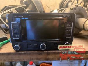 Gebruikte Radio Volkswagen Polo V (6R) 1.2 TDI 12V BlueMotion Prijs € 120,00 Margeregeling aangeboden door Autorecycling Chino B.V.