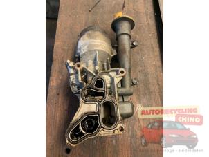Gebruikte Oliefilterhuis Fiat Doblo Cargo (223) 1.3 D 16V Multijet DPF Prijs € 35,00 Margeregeling aangeboden door Autorecycling Chino B.V.