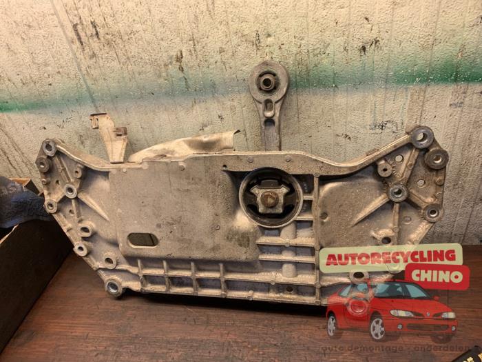 Subframe van een Volkswagen Golf Plus (5M1/1KP) 1.4 16V 2005