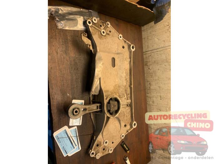 Subframe van een Volkswagen Golf Plus (5M1/1KP) 1.4 16V 2005