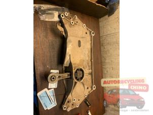 Subframe van een Volkswagen Golf Plus (5M1/1KP) 1.4 16V 2005