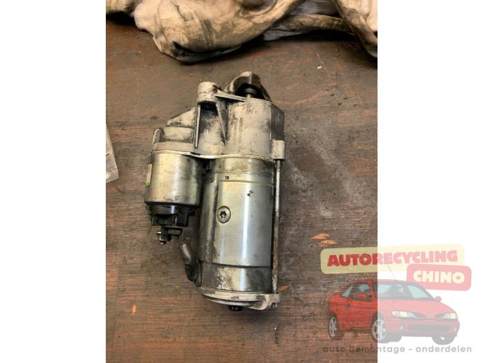 Startmotor van een Renault Trafic New (FL) 1.9 dCi 100 16V 2006