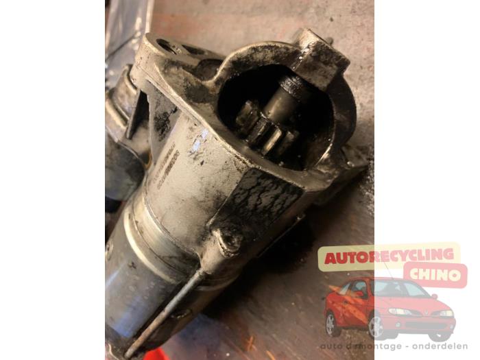 Startmotor van een Renault Trafic New (FL) 1.9 dCi 100 16V 2006