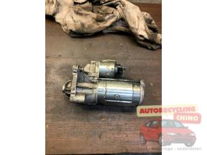 Startmotor van een Renault Trafic New (FL) 1.9 dCi 100 16V 2006