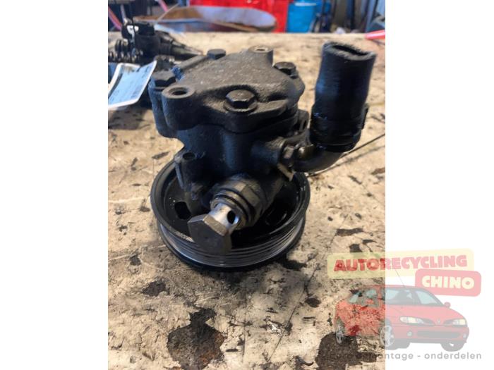 Gebruikte Servopomp Volkswagen Caddy III (2KA,2KH,2CA,2CH) 2.0 SDI Prijs € 40,00 Margeregeling aangeboden door Autorecycling Chino B.V.