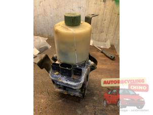 Gebruikte Servopomp Volkswagen Polo V (6R) 1.4 16V Prijs € 70,00 Margeregeling aangeboden door Autorecycling Chino B.V.