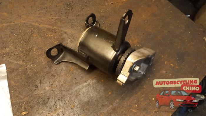 Gebruikte Motorrubber Ford Fiesta 6 (JA8) 1.6 TDCi 16V Prijs € 30,00 Margeregeling aangeboden door Autorecycling Chino B.V.