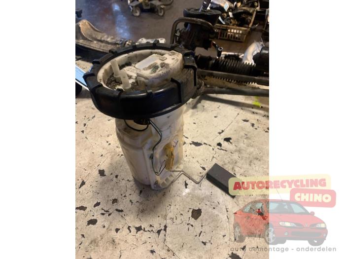 Gebruikte Benzinepomp Volkswagen Golf IV (1J1) 1.6 16V Prijs € 35,00 Margeregeling aangeboden door Autorecycling Chino B.V.