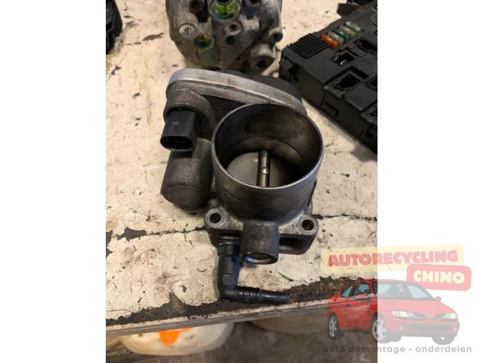 Gebruikte Gasklephuis Renault Megane II CC (EM) 1.6 16V Prijs € 35,00 Margeregeling aangeboden door Autorecycling Chino B.V.