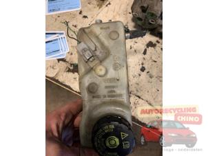 Gebruikte Hoofdremcilinder Renault Megane II CC (EM) 1.6 16V Prijs € 35,00 Margeregeling aangeboden door Autorecycling Chino B.V.