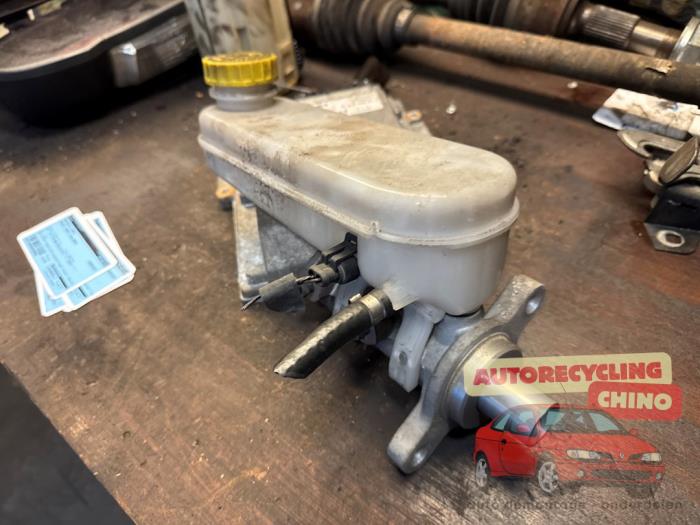 Hoofdremcilinder van een Peugeot Boxer (U9) 2.2 HDi 100 Euro 4 2008