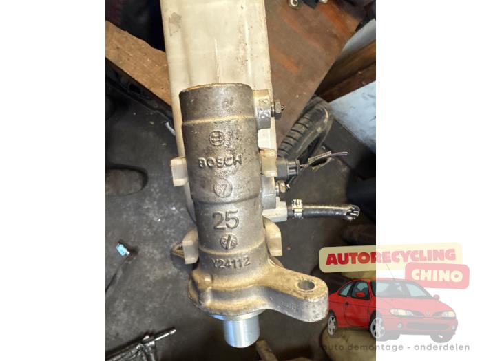 Hoofdremcilinder van een Peugeot Boxer (U9) 2.2 HDi 100 Euro 4 2008