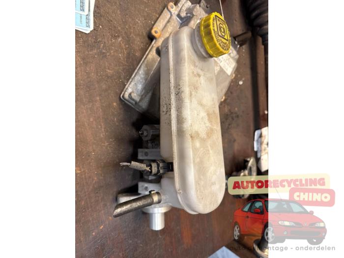 Hoofdremcilinder van een Peugeot Boxer (U9) 2.2 HDi 100 Euro 4 2008