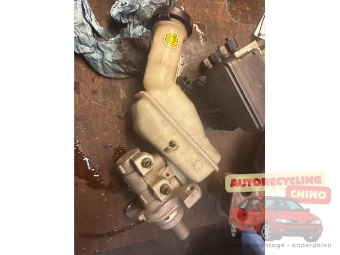 Gebruikte Hoofdremcilinder Chevrolet Spark (M300) 1.0 16V Bifuel Prijs € 25,00 Margeregeling aangeboden door Autorecycling Chino B.V.