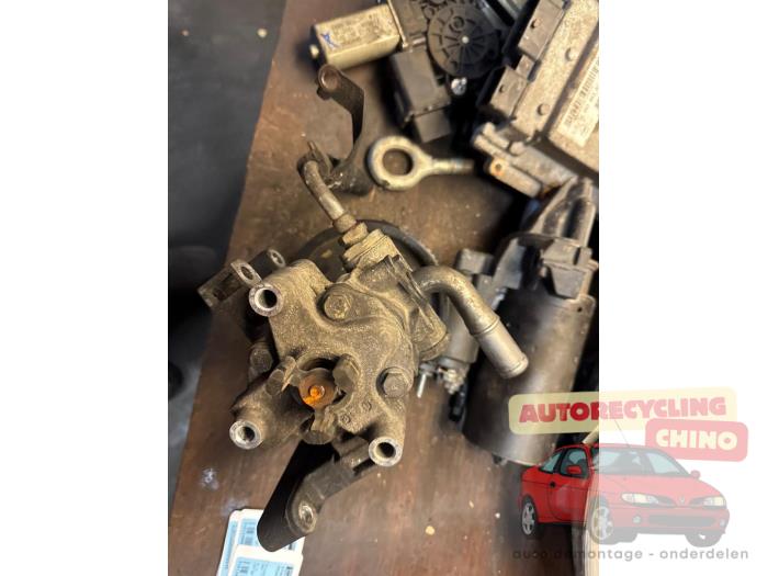 Pomp Servo van een Peugeot Boxer (U9) 2.2 HDi 100 Euro 4 2008