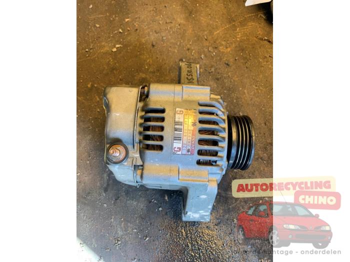 Gebruikte Alternator Daihatsu Sirion/Storia (M1) 1.0 12V DVVT Prijs € 40,00 Margeregeling aangeboden door Autorecycling Chino B.V.