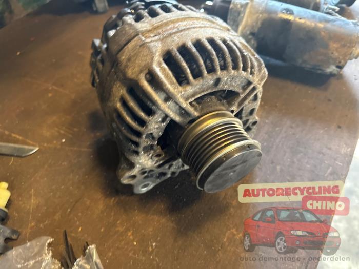 Gebruikte Dynamo Volkswagen Transporter T5 1.9 TDi Prijs € 75,00 Margeregeling aangeboden door Autorecycling Chino B.V.