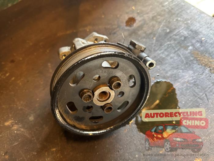 Gebruikte Servopomp Volkswagen Transporter T5 1.9 TDi Prijs € 100,00 Margeregeling aangeboden door Autorecycling Chino B.V.