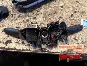 Gebruikte Combischakelaar Stuurkolom Renault Kangoo Express (FC) 1.9 D 65 Prijs € 40,00 Margeregeling aangeboden door Autorecycling Chino B.V.