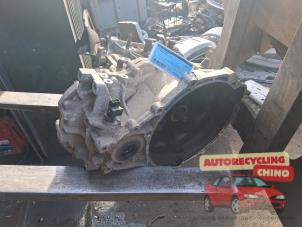 Gebruikte Versnellingsbak Kia Carens III (FG) 2.0i CVVT 16V Prijs € 300,00 Margeregeling aangeboden door Autorecycling Chino B.V.