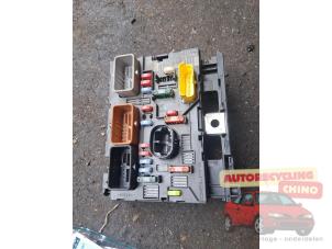 Gebruikte Zekeringkast Peugeot 207/207+ (WA/WC/WM) 1.4 16V Prijs € 100,00 Margeregeling aangeboden door Autorecycling Chino B.V.