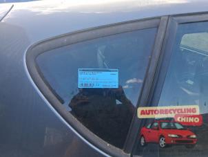Gebruikte Driehoeks Ruit rechts-achter Seat Altea (5P1) 1.2 TSI Prijs € 75,00 Margeregeling aangeboden door Autorecycling Chino B.V.