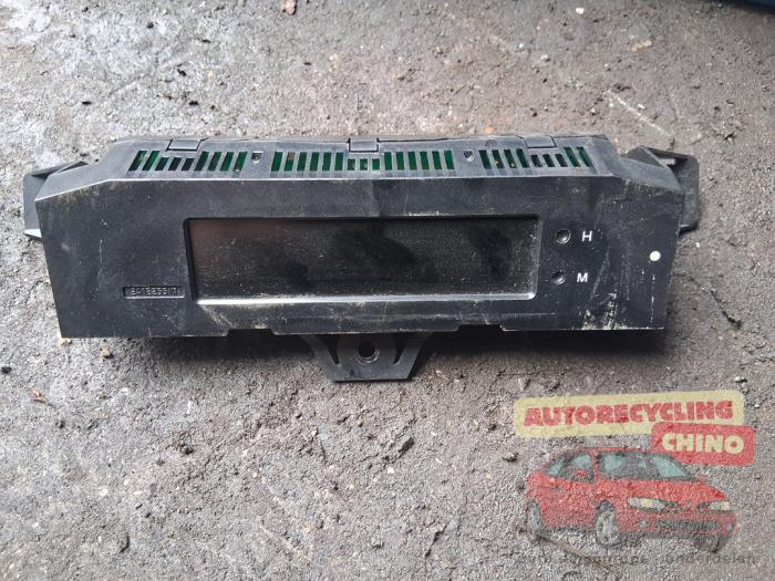 Display Interieur van een Renault Twingo (C06) 1.2 2002