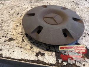 Gebruikte Naafkapje Mercedes Sprinter 3,5t (906.63) 309 CDI 16V Prijs € 10,00 Margeregeling aangeboden door Autorecycling Chino B.V.