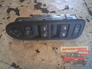 Gebruikte Ruit schakelaar elektrisch Citroen C5 III Tourer (RW) 1.6 HDi 16V 115 Prijs € 30,00 Margeregeling aangeboden door Autorecycling Chino B.V.