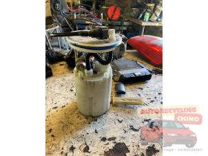Gebruikte Tank element Pomp Kia Carens III (FG) 2.0i CVVT 16V Prijs € 40,00 Margeregeling aangeboden door Autorecycling Chino B.V.