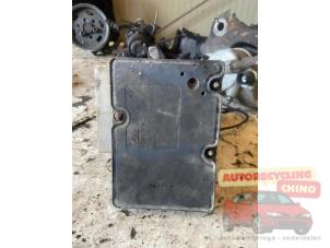 ABS Pomp van een Volkswagen Transporter T5 1.9 TDi 2004