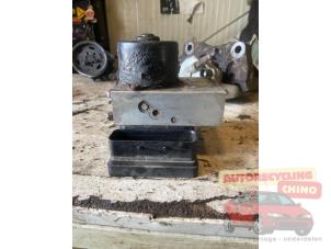 ABS Pomp van een Volkswagen Transporter T5 1.9 TDi 2004