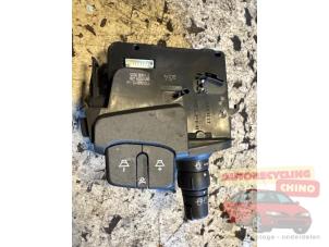 Gebruikte Ruitenwis Schakelaar Renault Modus/Grand Modus (JP) 1.4 16V Prijs € 60,00 Margeregeling aangeboden door Autorecycling Chino B.V.