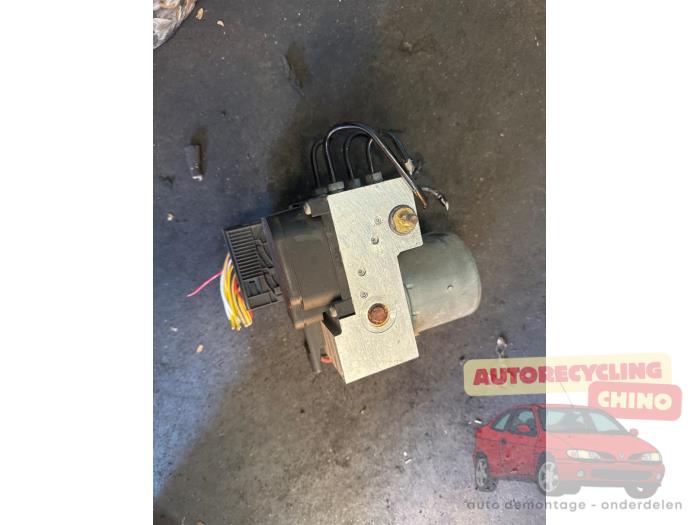 Gebruikte ABS Pomp Peugeot 406 Coupé (8C) 3.0 V6 24V Prijs € 100,00 Margeregeling aangeboden door Autorecycling Chino B.V.