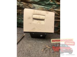 Gebruikte Opbergvak BMW 5 serie Touring (F11) 520d 16V Prijs € 25,00 Margeregeling aangeboden door Autorecycling Chino B.V.