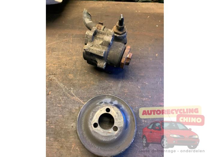 Gebruikte Servopomp Volkswagen Polo III (6N2) 1.4 Prijs € 35,00 Margeregeling aangeboden door Autorecycling Chino B.V.