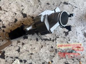 Gebruikte Kontaktslot + Sleutel Opel Zafira (M75) 2.2 16V Direct Ecotec Prijs € 50,00 Margeregeling aangeboden door Autorecycling Chino B.V.