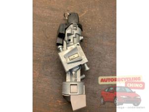 Gebruikte Kontaktslot + Sleutel Ford C-Max (DM2) 1.8 16V Prijs € 40,00 Margeregeling aangeboden door Autorecycling Chino B.V.